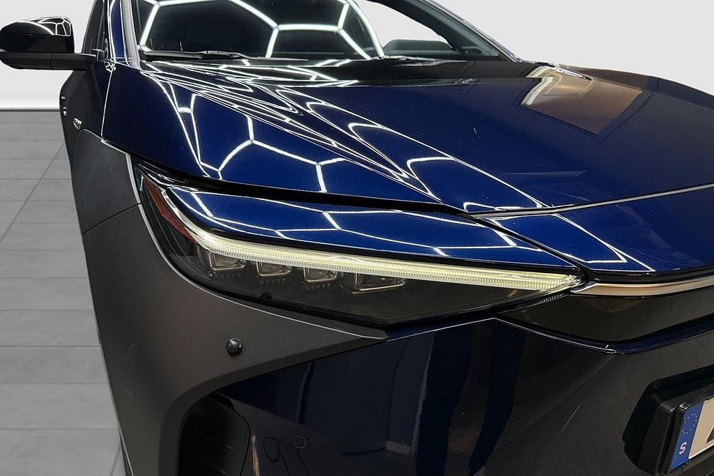 Vehicle Image 9