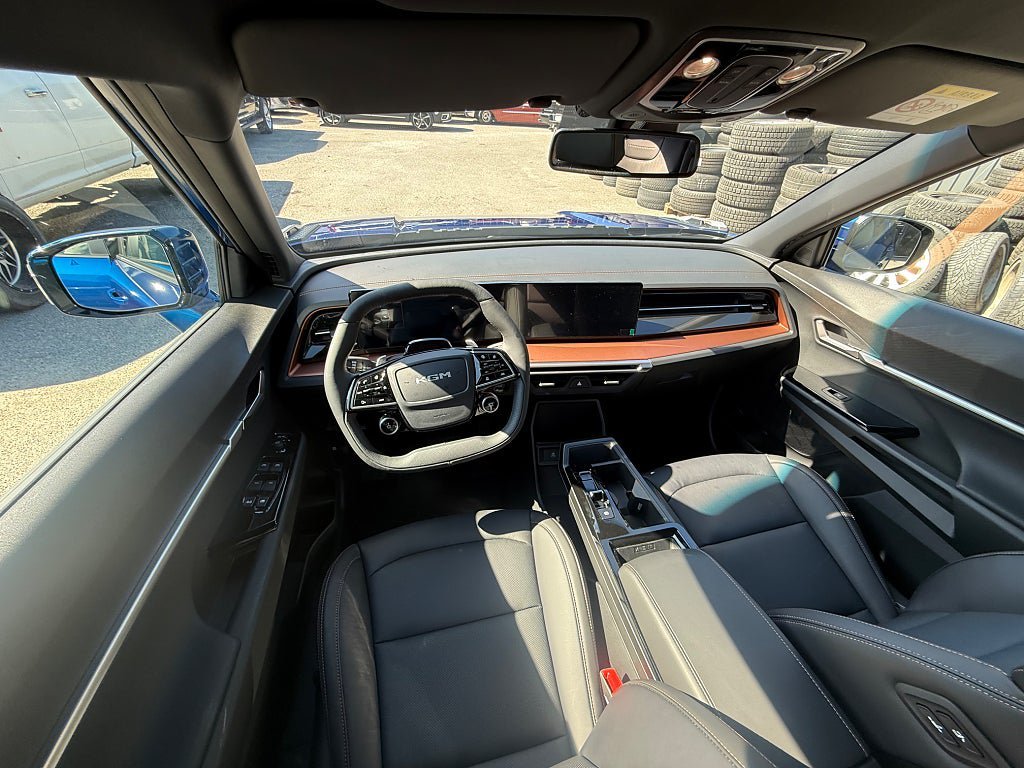 Vehicle Image 9