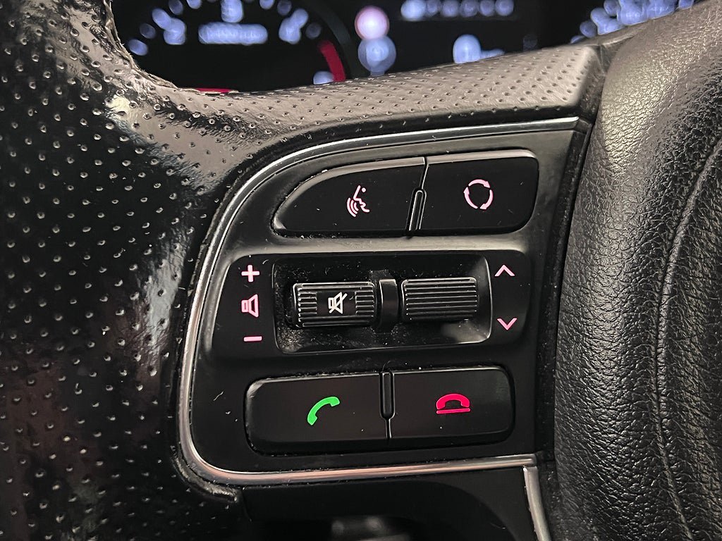 Vehicle Image 28