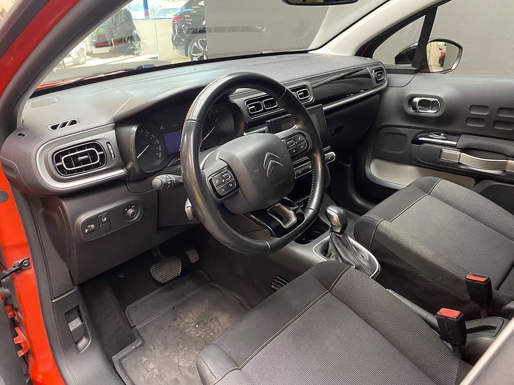 Vehicle Image 6