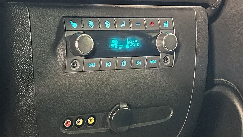 Vehicle Image 25