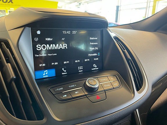Vehicle Image 25