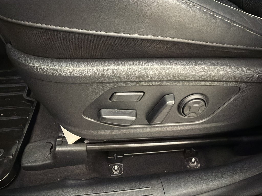 Vehicle Image 23