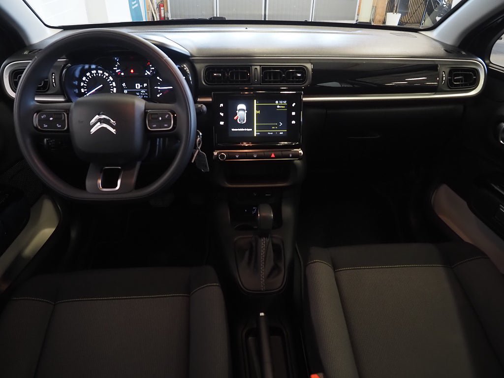 Vehicle Image 16