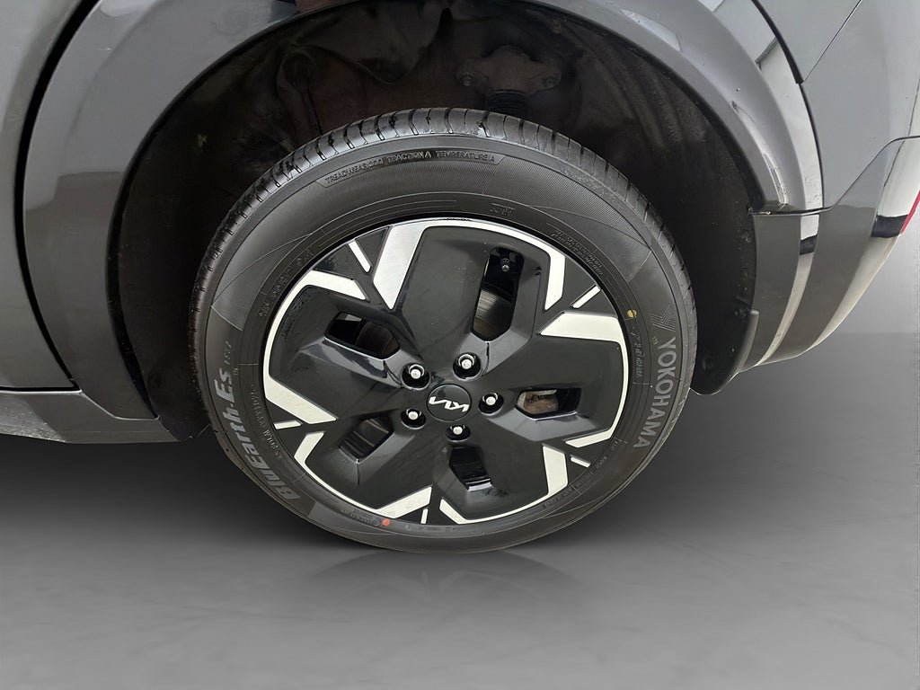 Vehicle Image 32