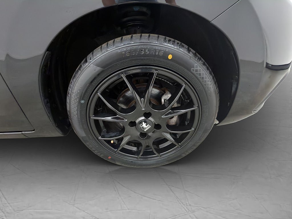 Vehicle Image 32