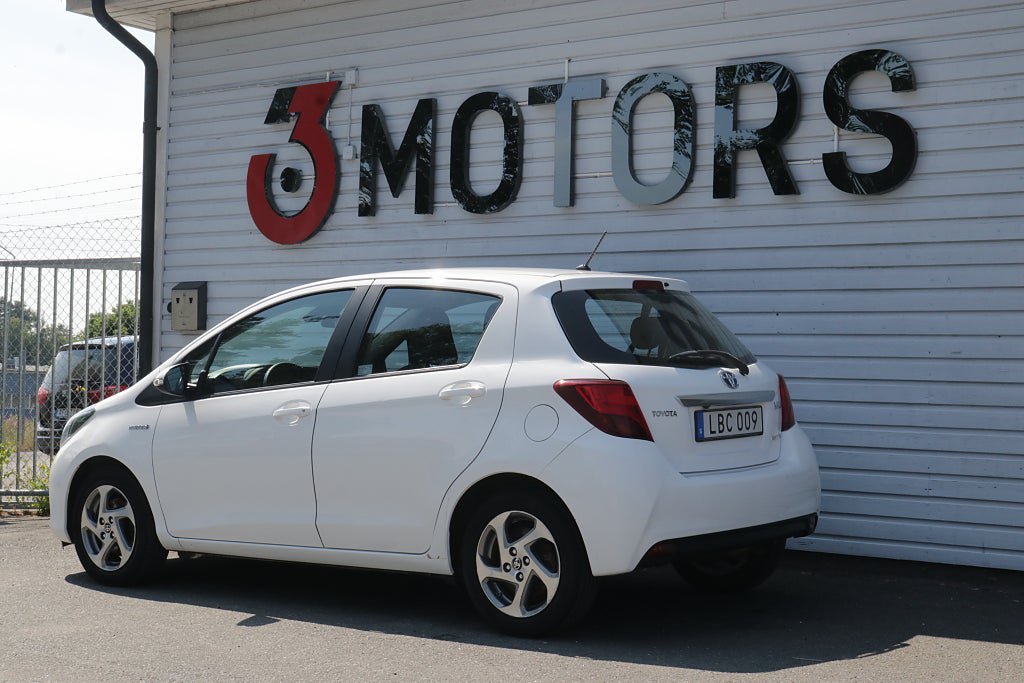 Vehicle Image 6