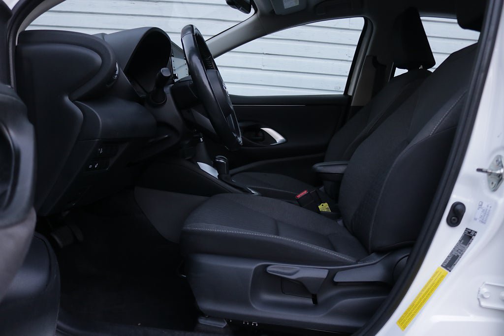 Vehicle Image 6