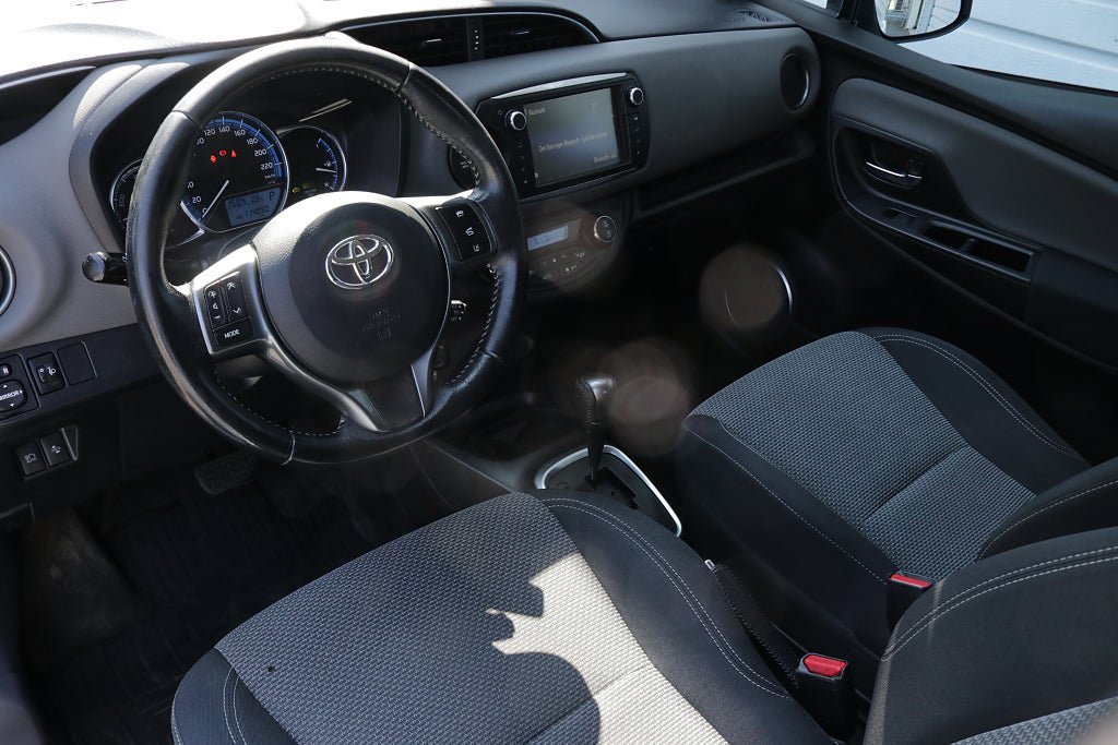 Vehicle Image 8