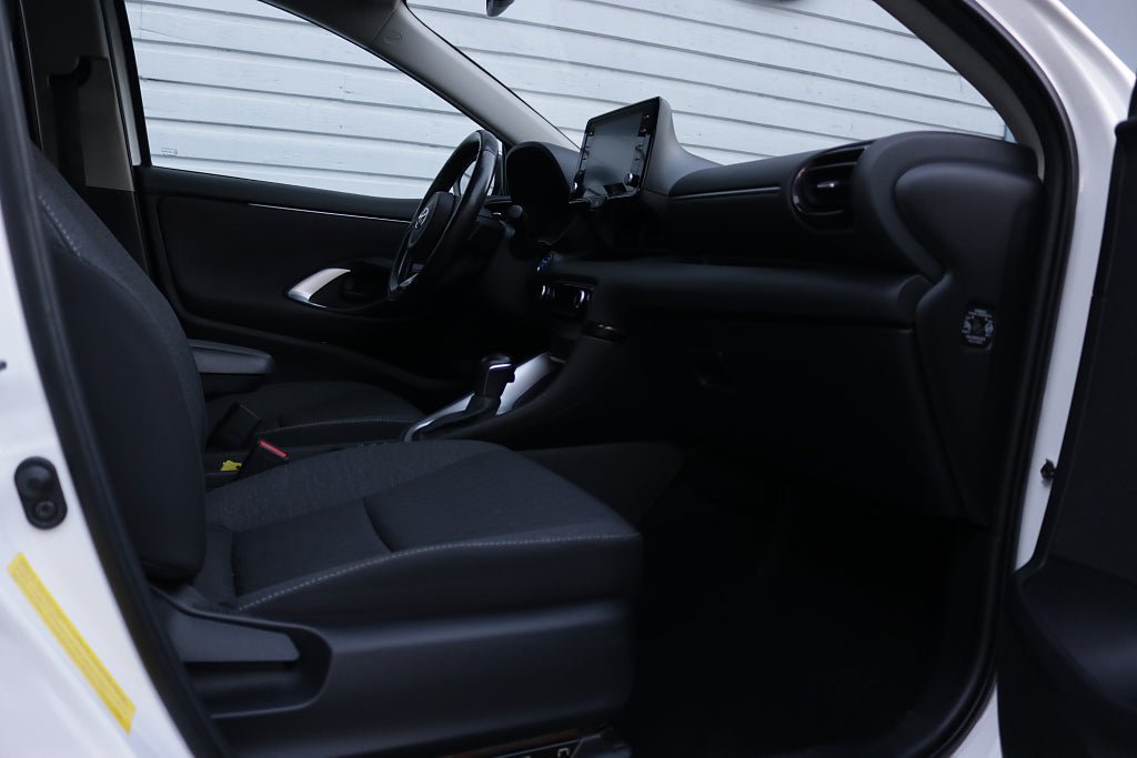 Vehicle Image 12