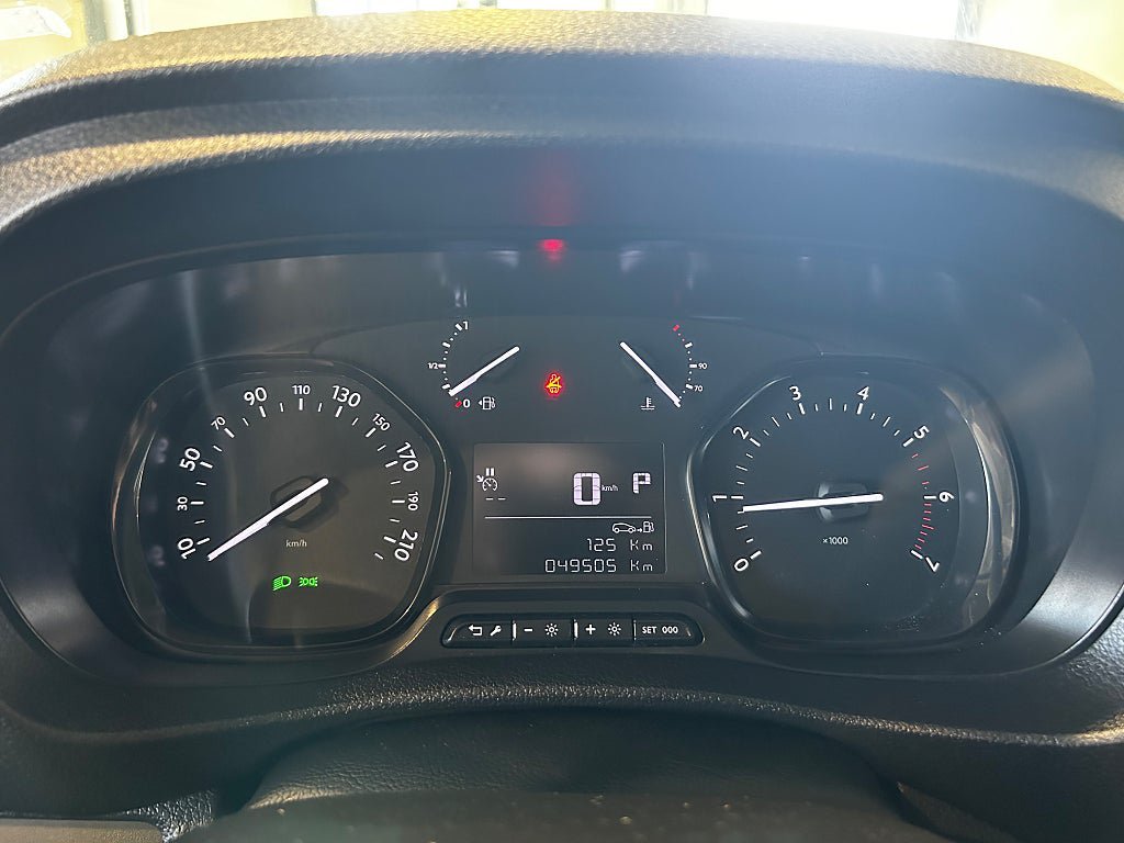 Vehicle Image 9