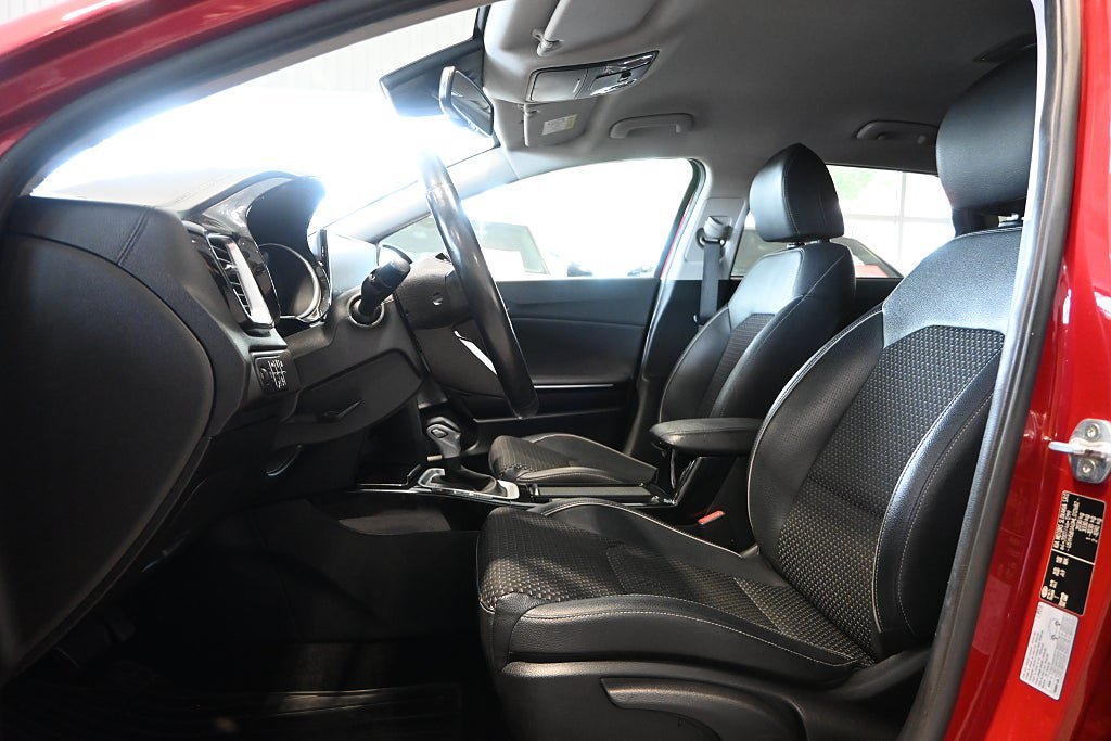 Vehicle Image 8