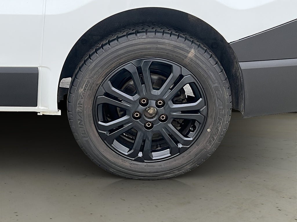 Vehicle Image 26