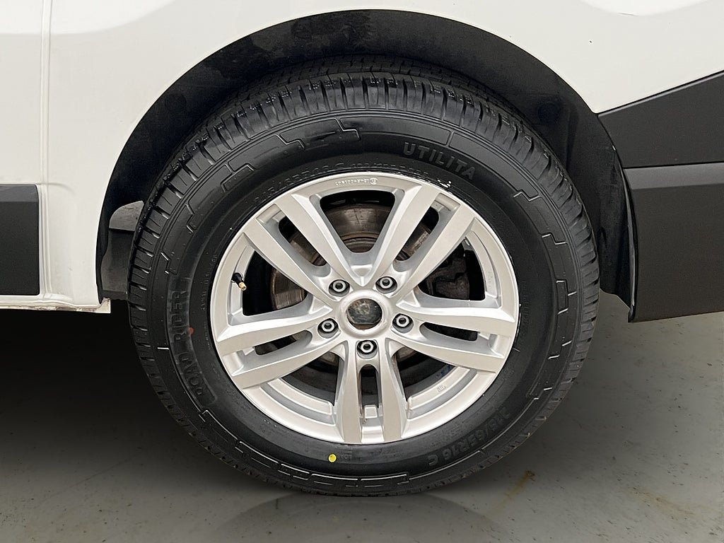 Vehicle Image 25