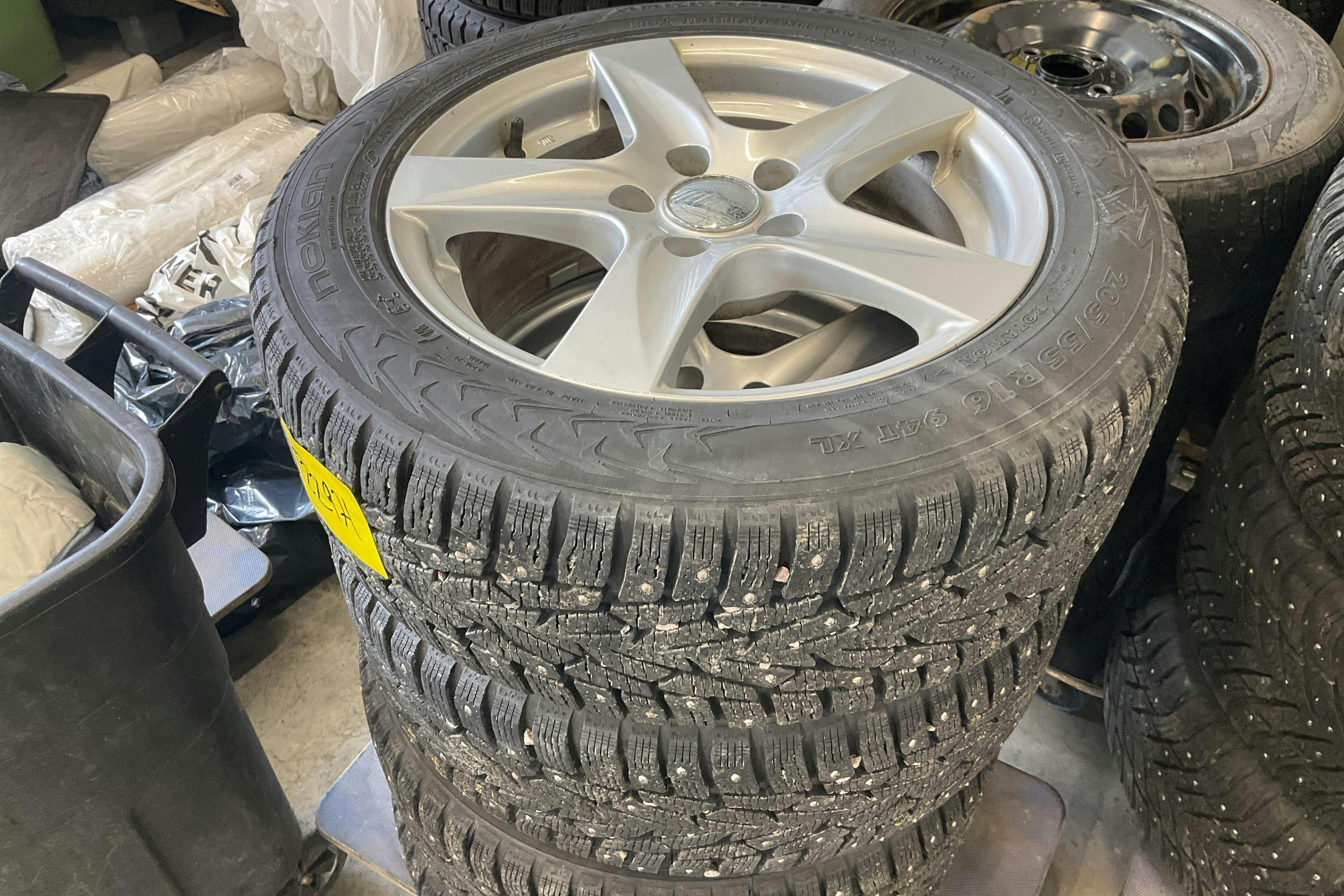 Vehicle Image 15