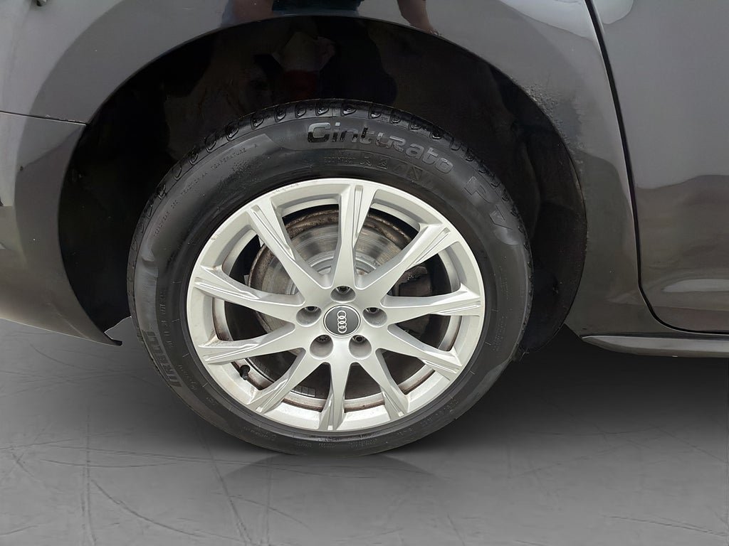 Vehicle Image 25
