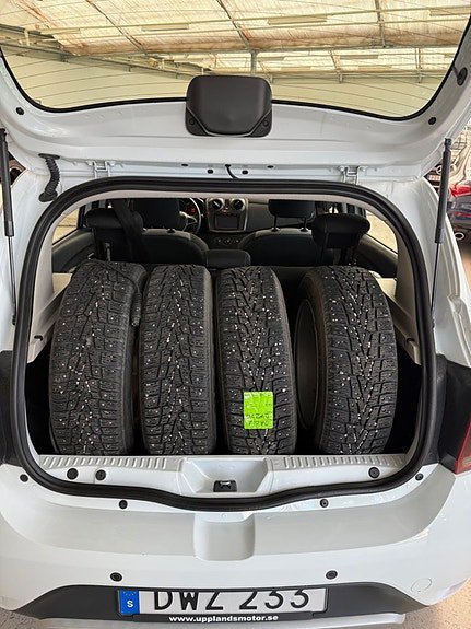 Vehicle Image 11