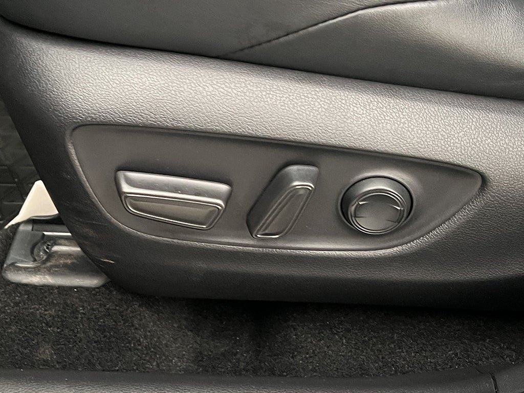 Vehicle Image 32