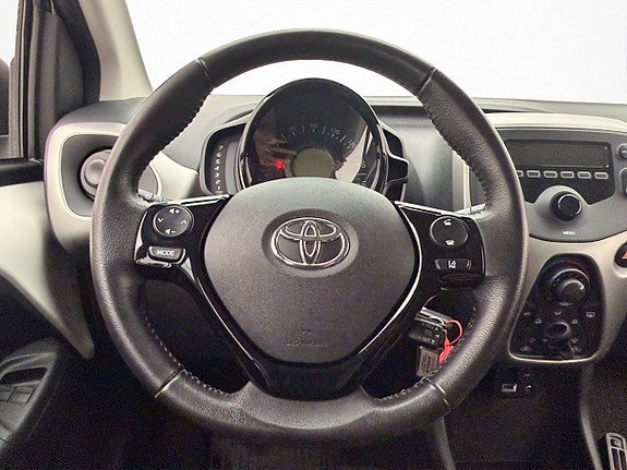 Vehicle Image 13
