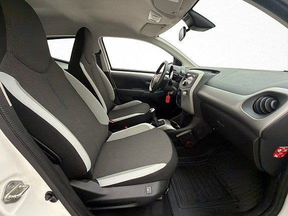 Vehicle Image 14