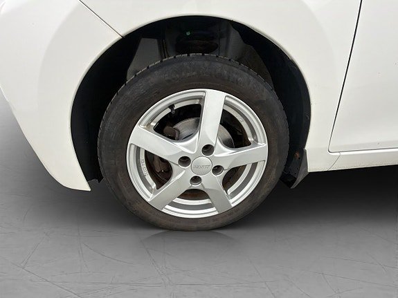 Vehicle Image 25