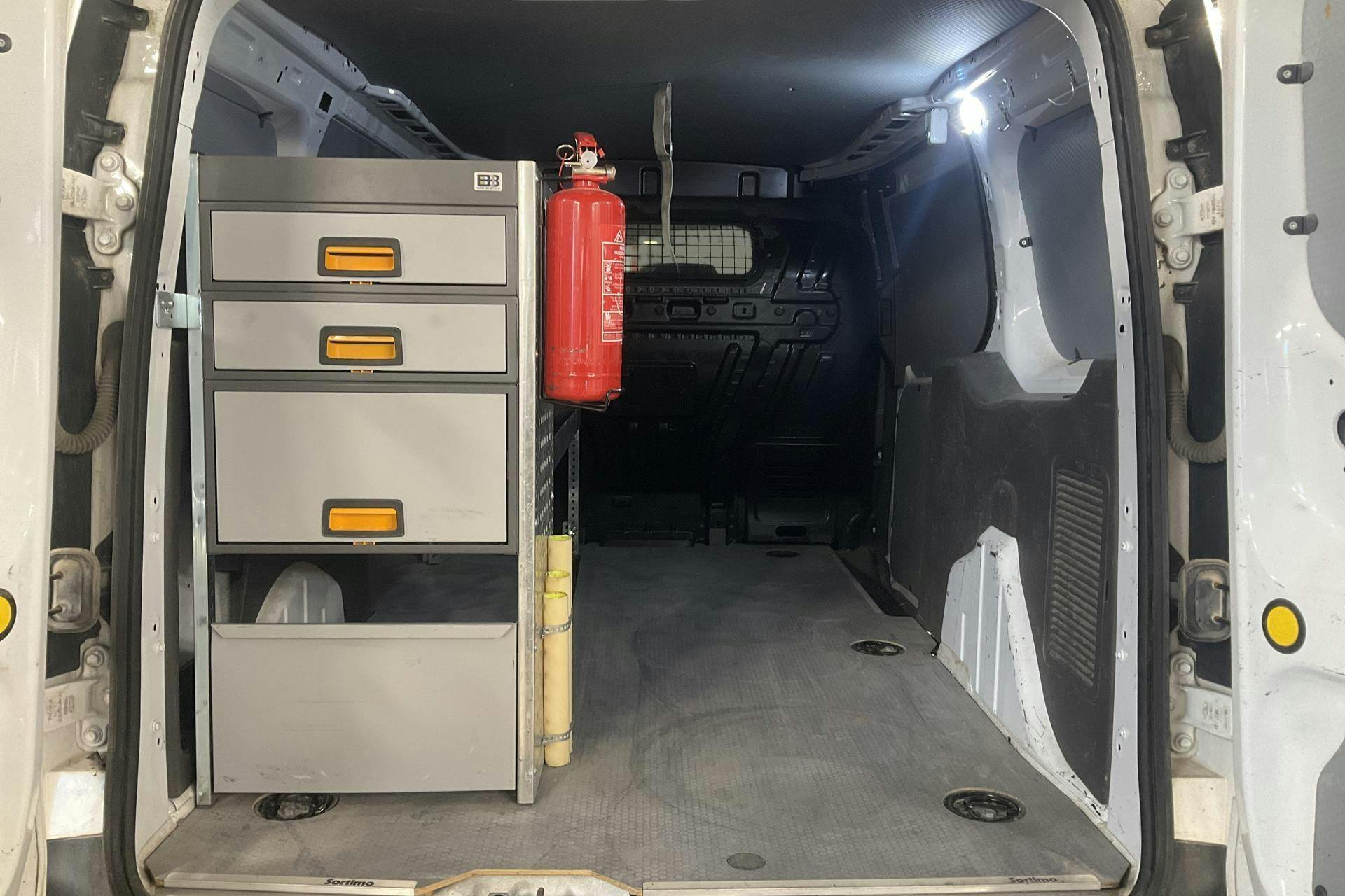 Vehicle Image 9