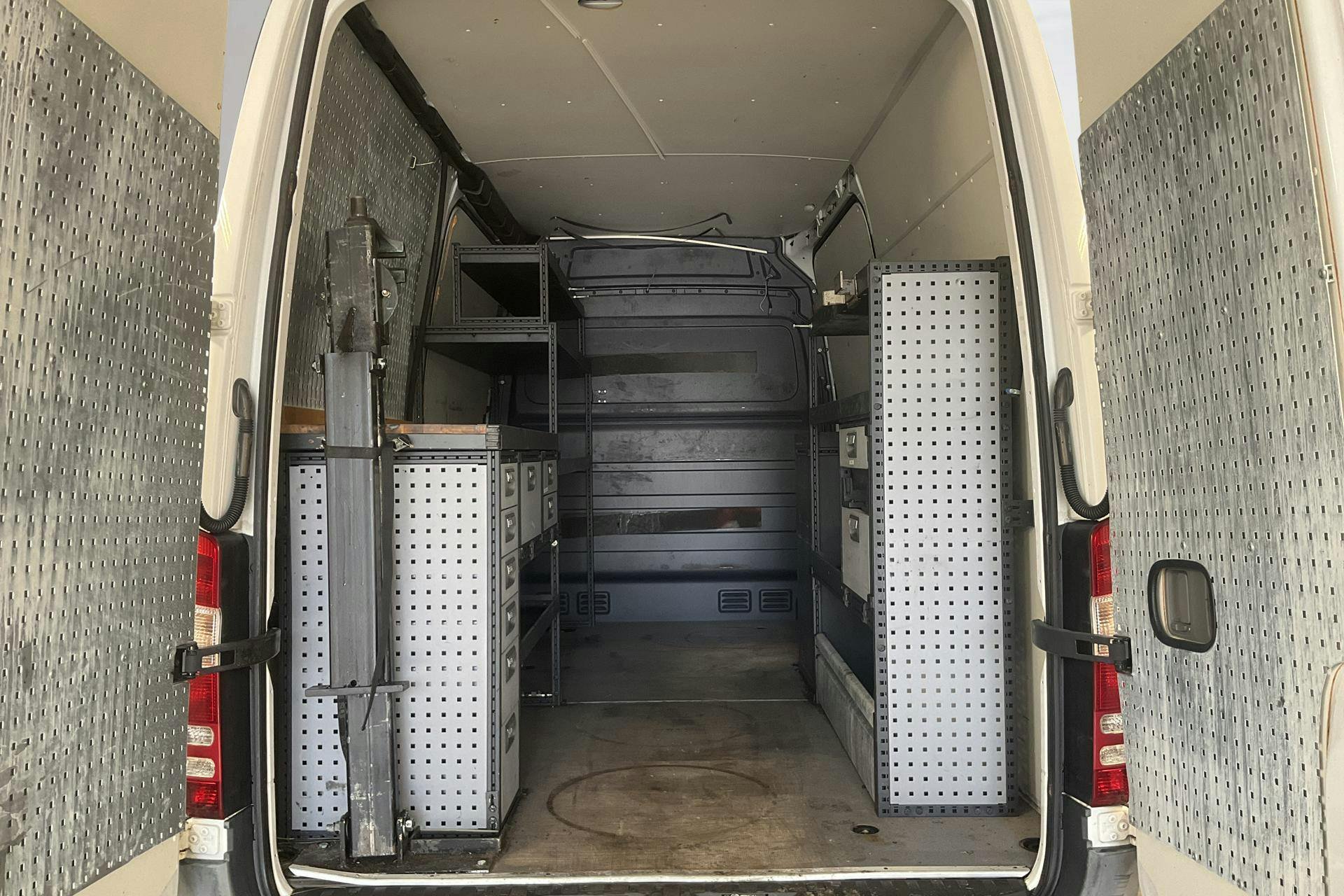 Vehicle Image 9