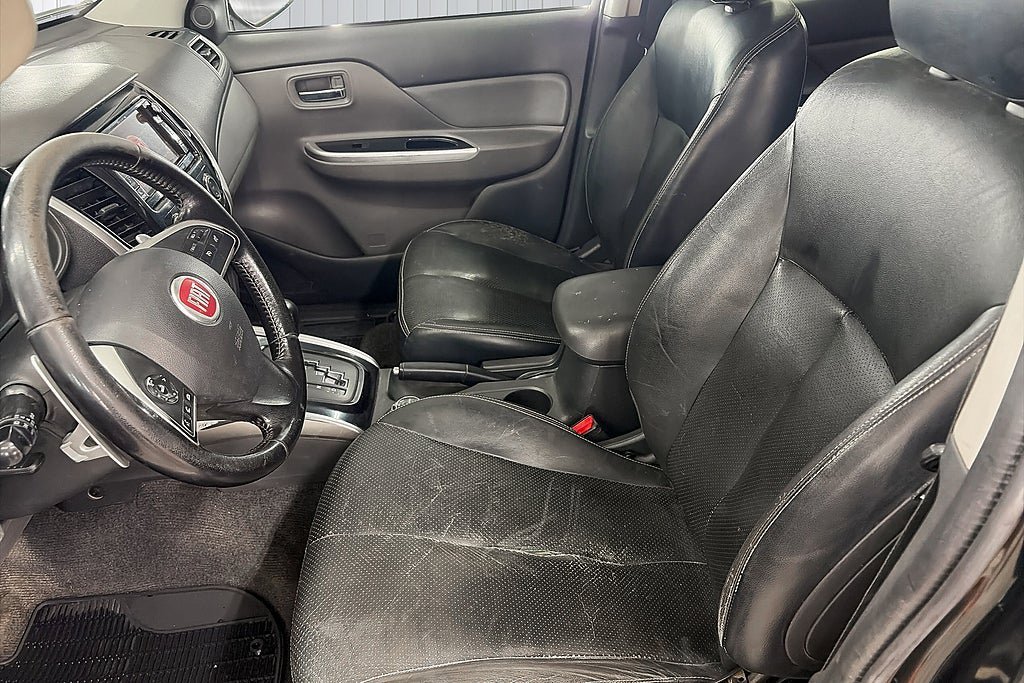 Vehicle Image 15