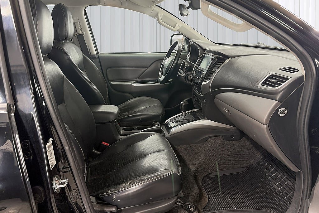 Vehicle Image 17