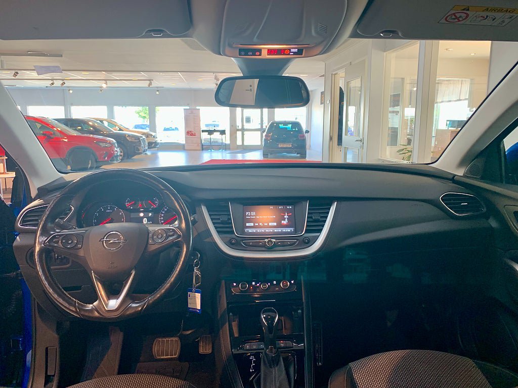 Vehicle Image 9