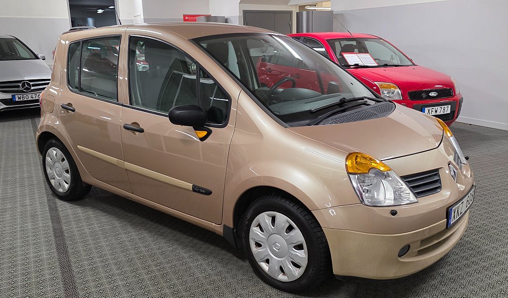 Vehicle Image 5