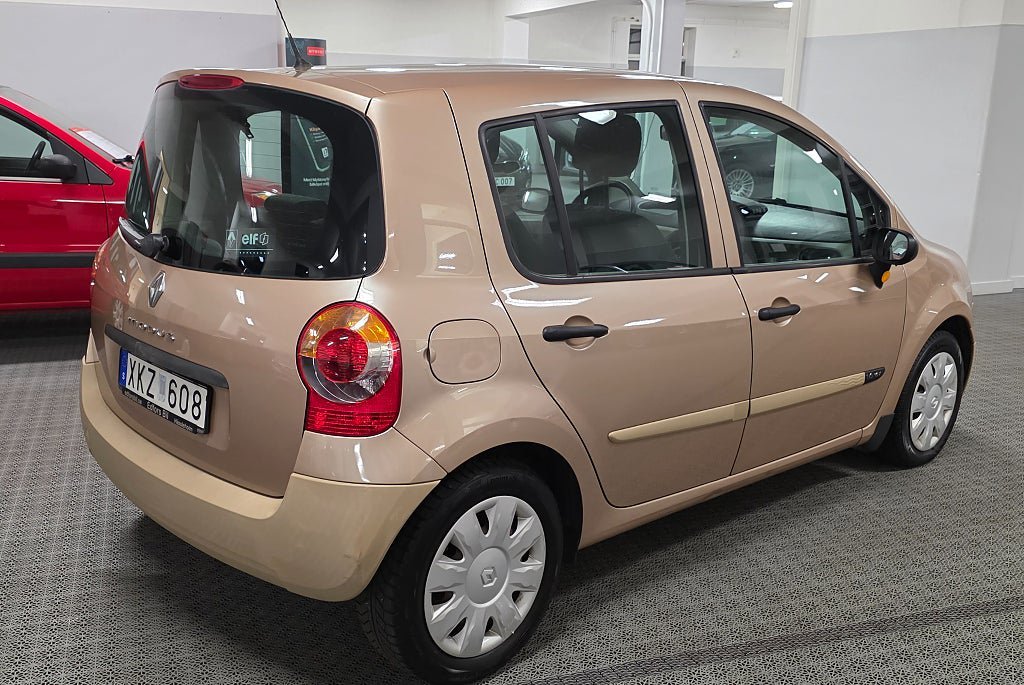 Vehicle Image 6