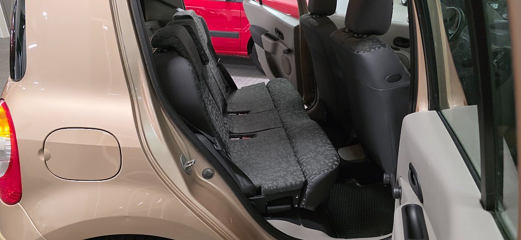 Vehicle Image 9