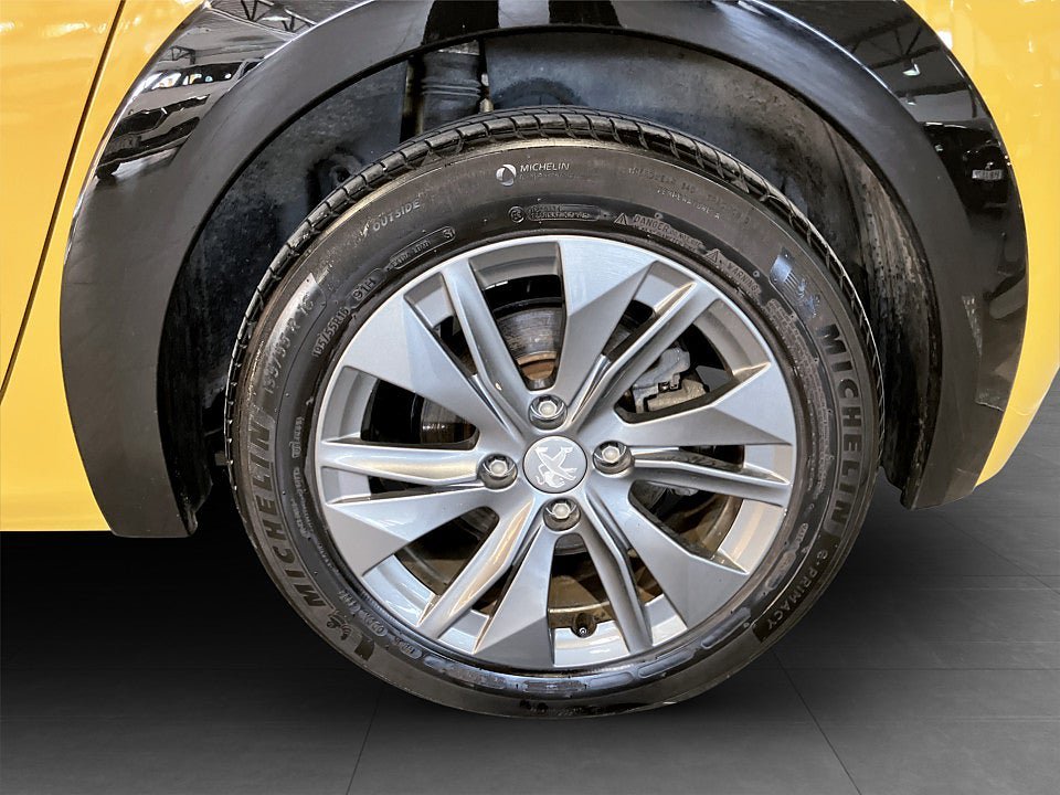 Vehicle Image 14