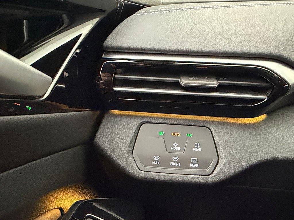 Vehicle Image 32