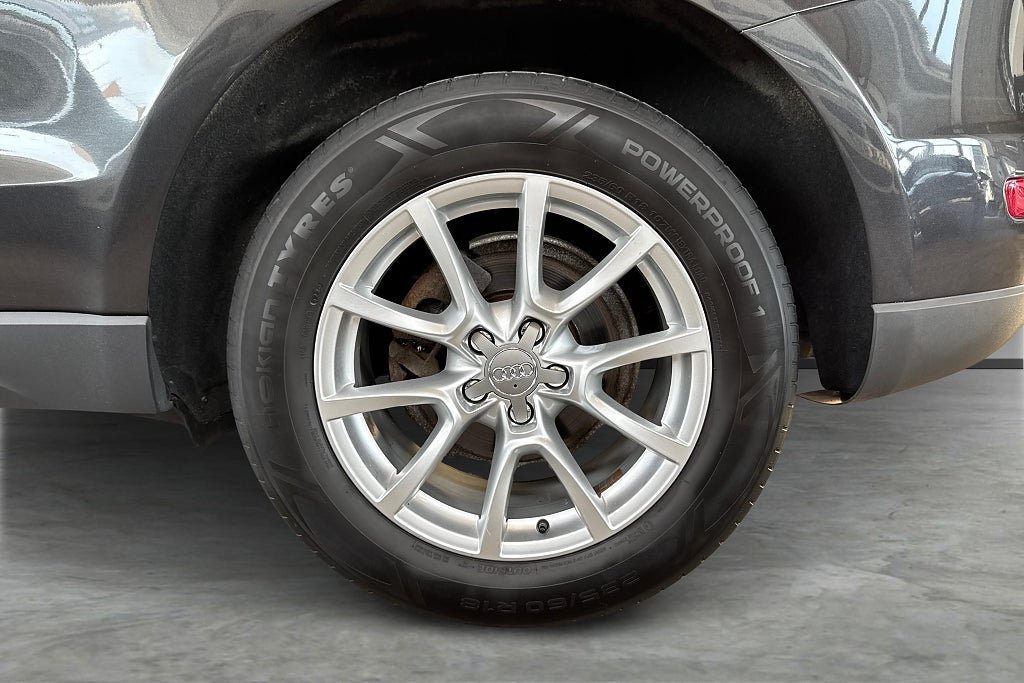 Vehicle Image 9