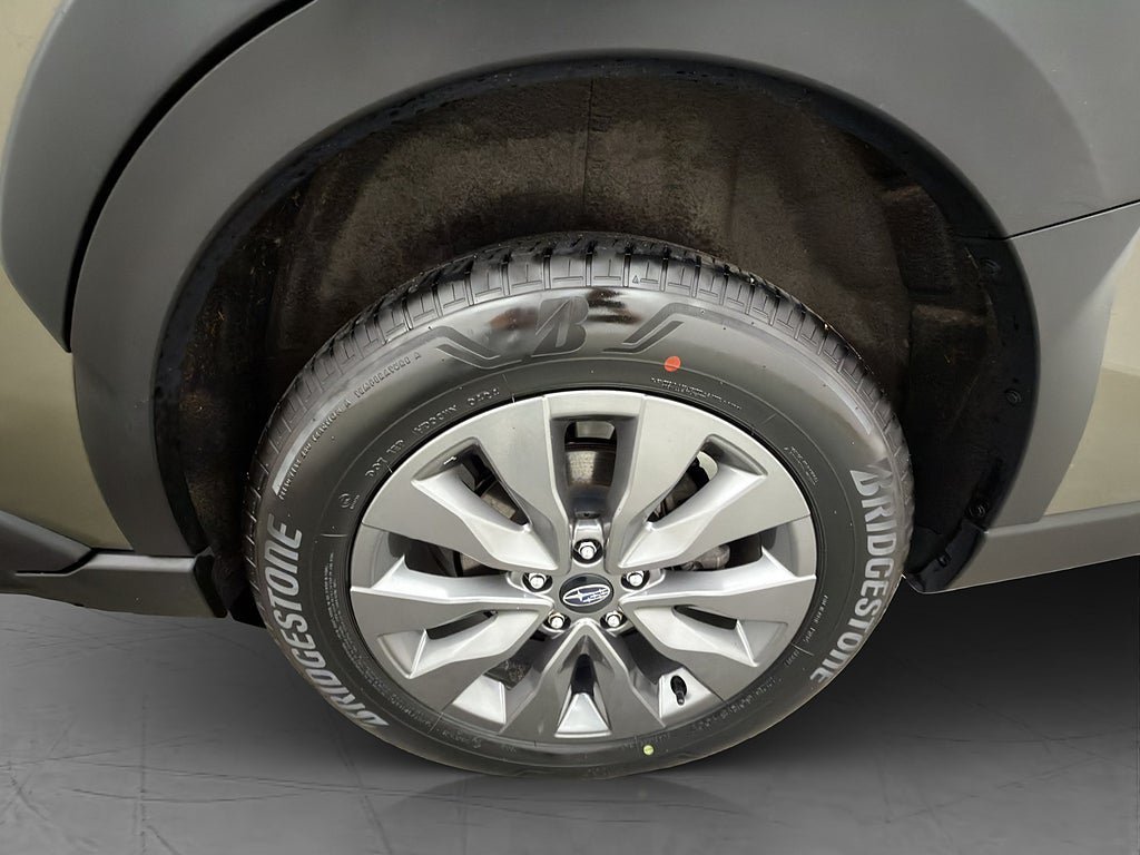 Vehicle Image 25