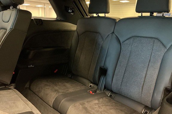 Vehicle Image 28