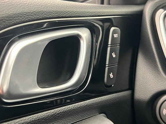 Vehicle Image 29