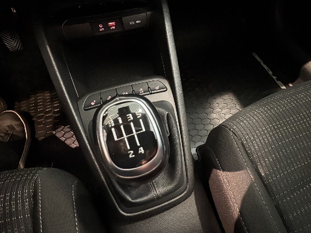 Vehicle Image 12