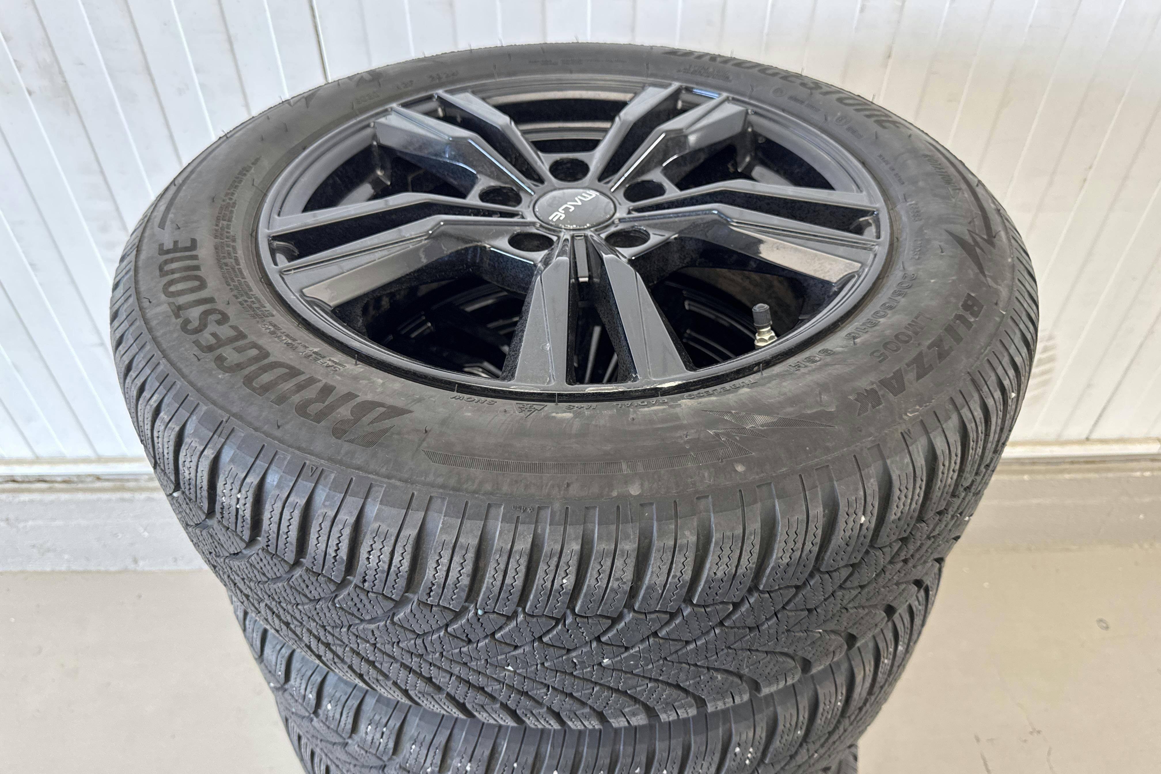 Vehicle Image 21