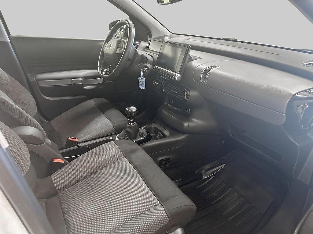 Vehicle Image 9