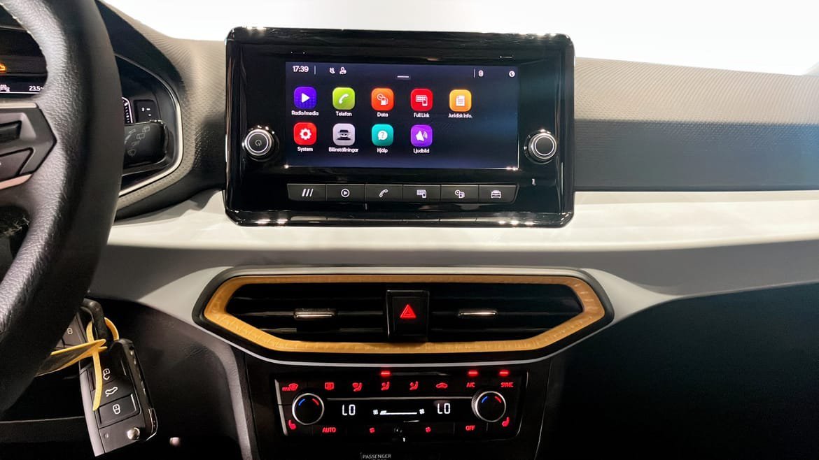 Vehicle Image 9