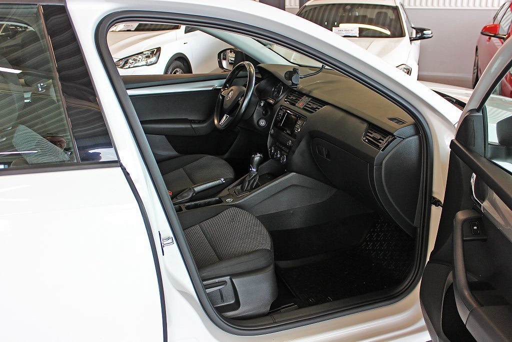 Vehicle Image 6