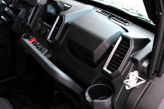 Vehicle Image 25