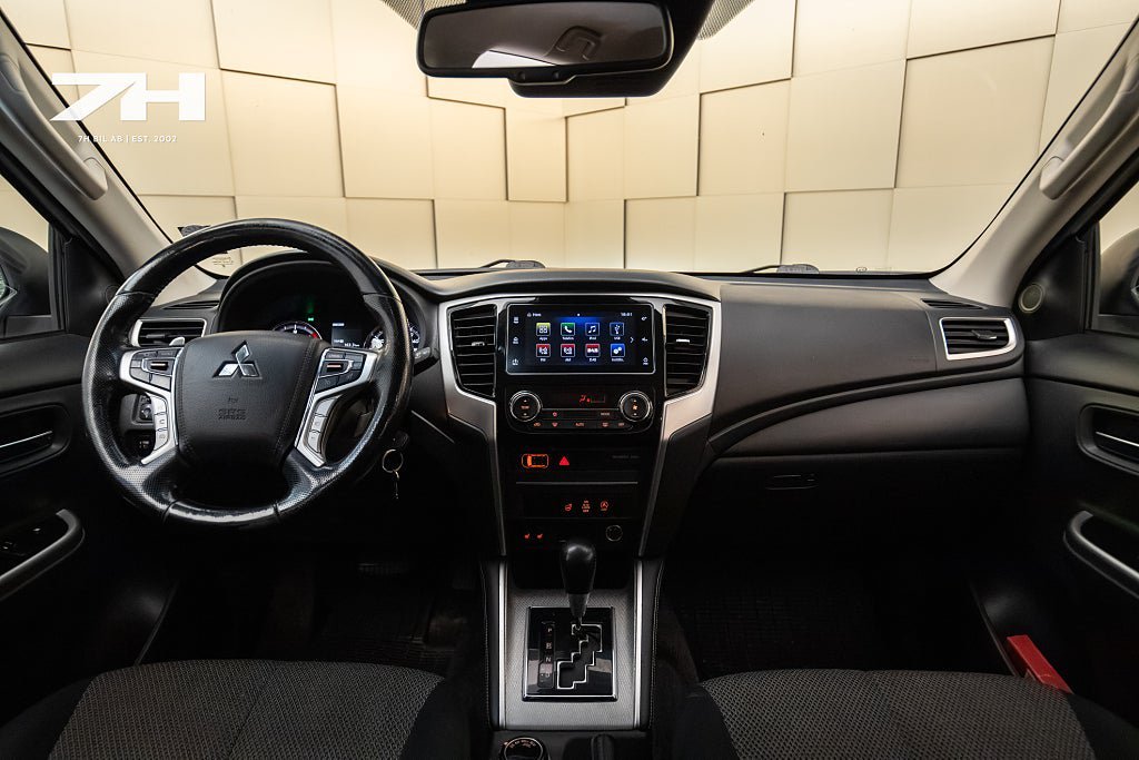 Vehicle Image 13
