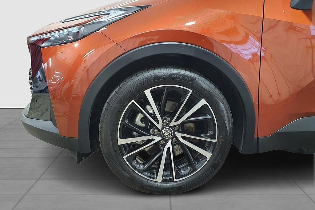 Vehicle Image 12