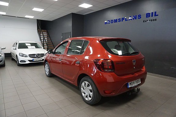 Vehicle Image 6