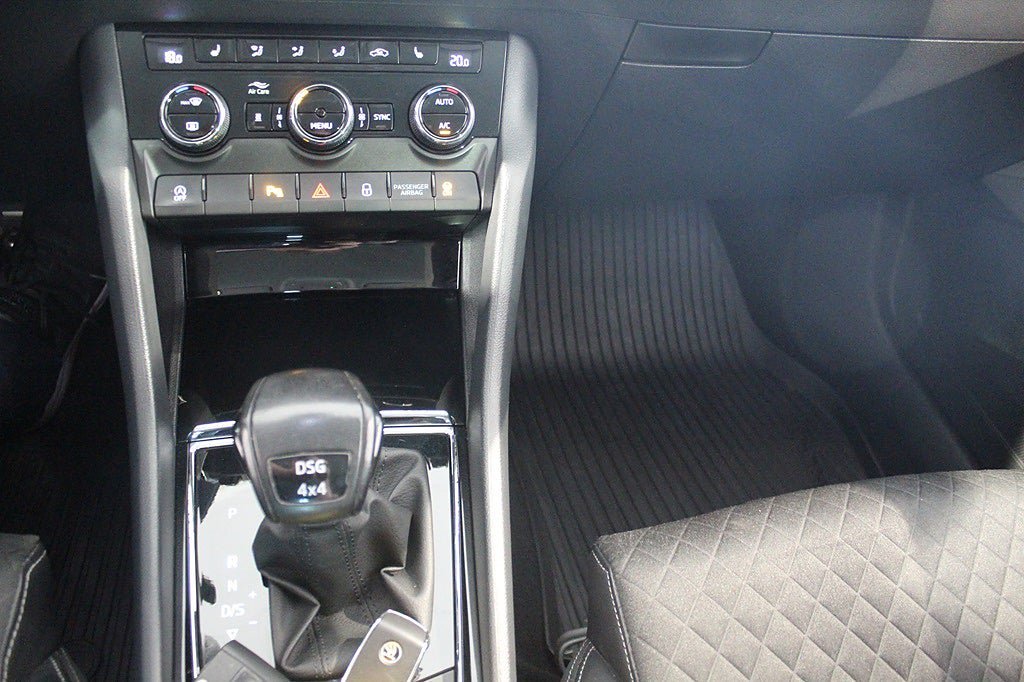 Vehicle Image 19