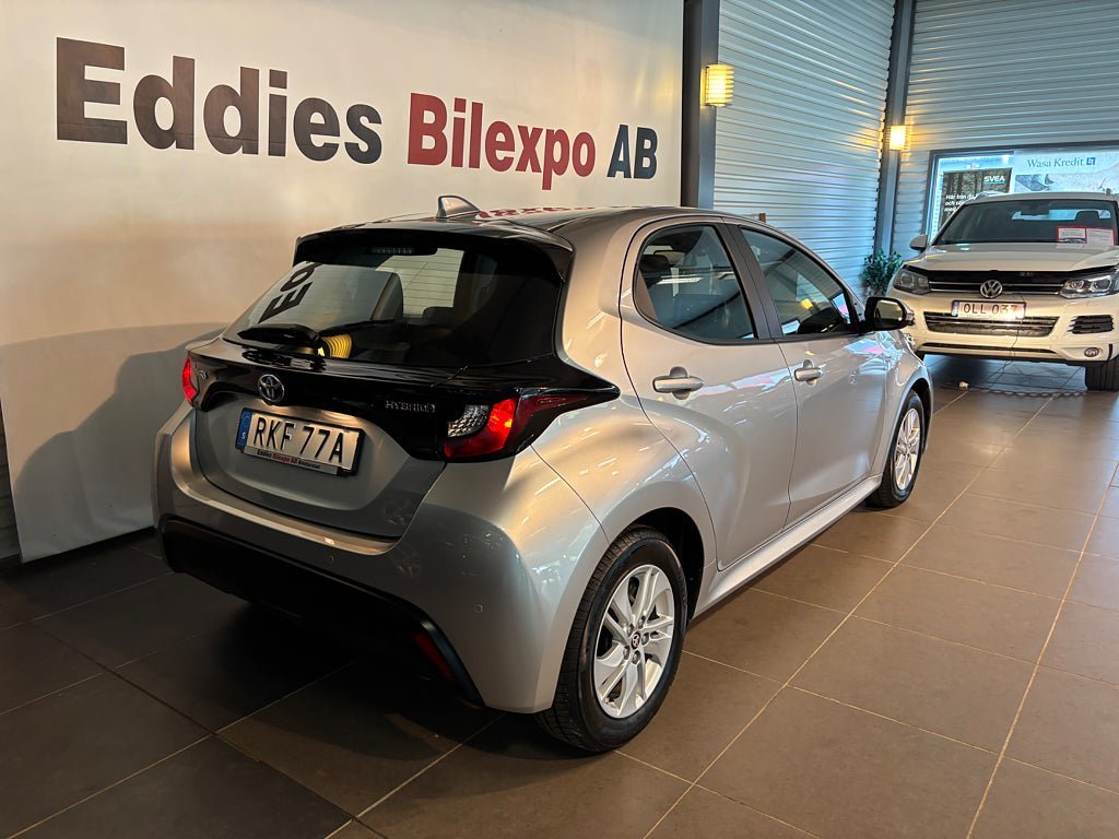 Vehicle Image 4